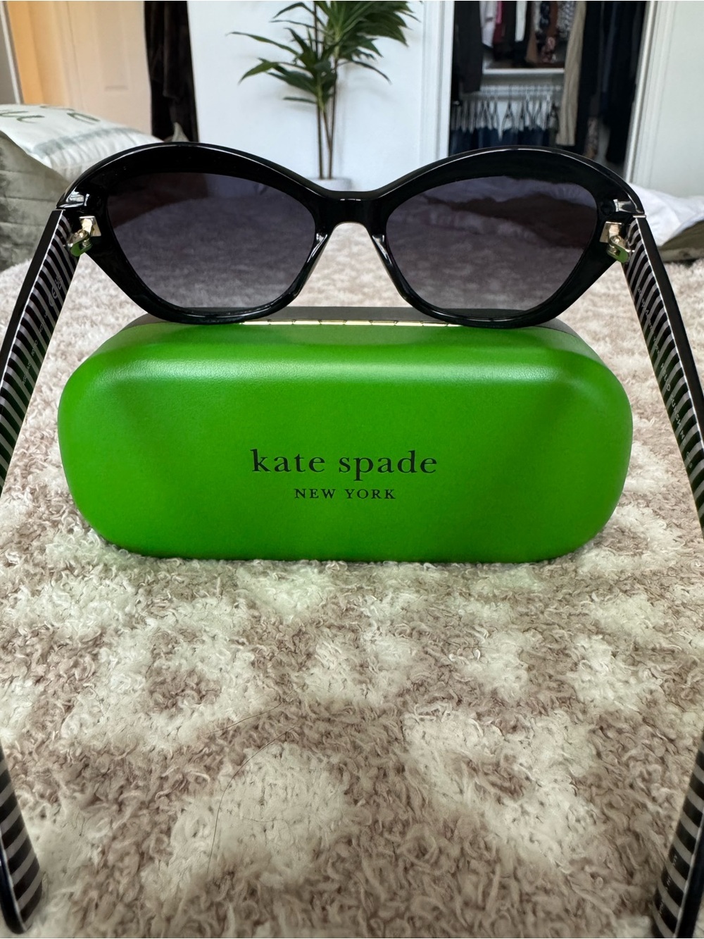 kate spade Black Gloss Cat-Eye Sunglasses with Dark Lenses - Picture 5 of 6